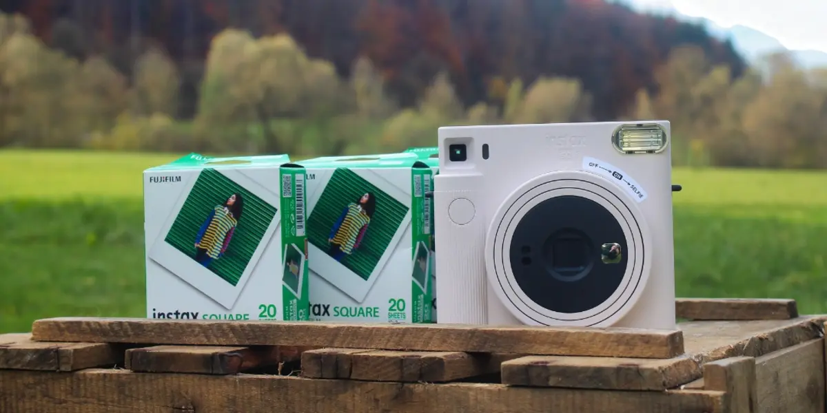 Sofortbildkamera mit Filmpackungen für Hochzeiten und Events
